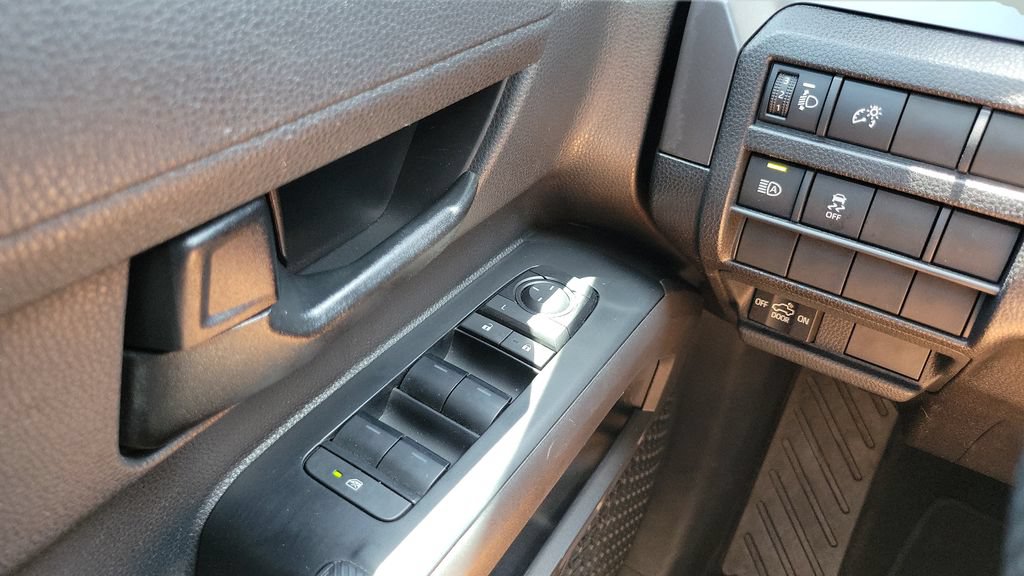 Certified 2025 Toyota Tacoma SR5 AWD/4WD image 19
