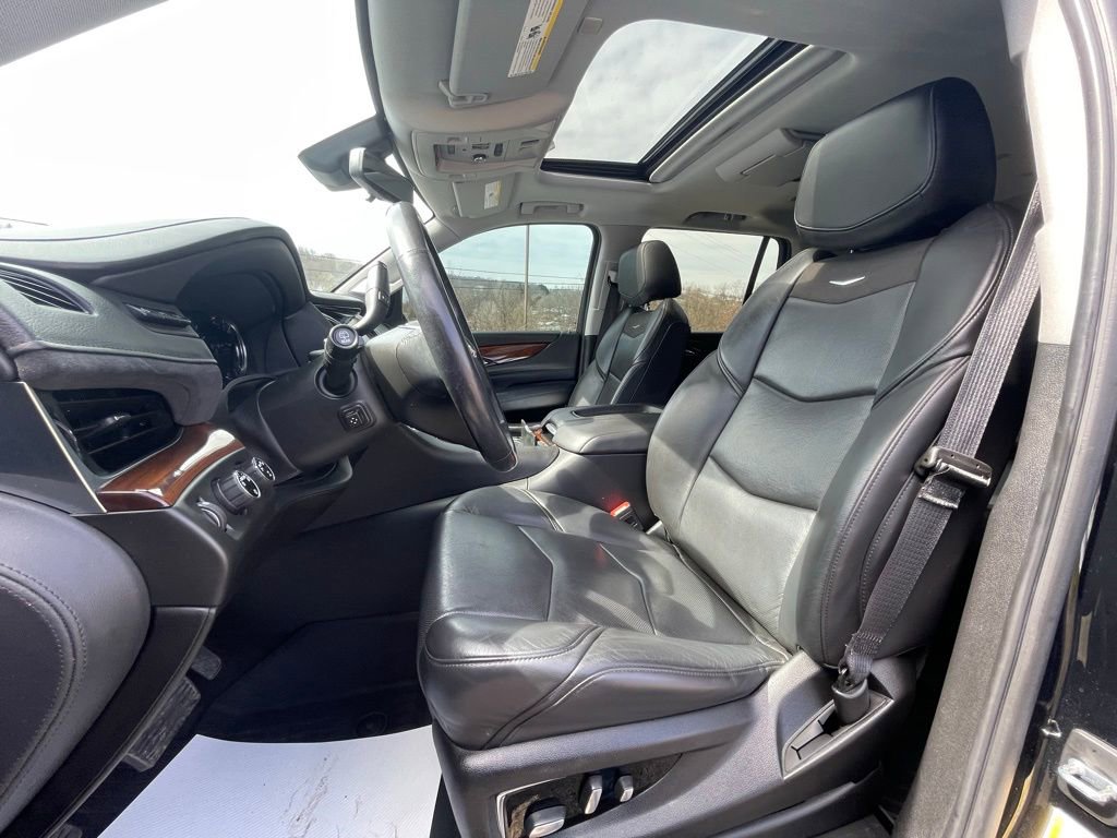 Certified 2020 Cadillac Escalade Luxury w/ Escalade Sport Edition image 31