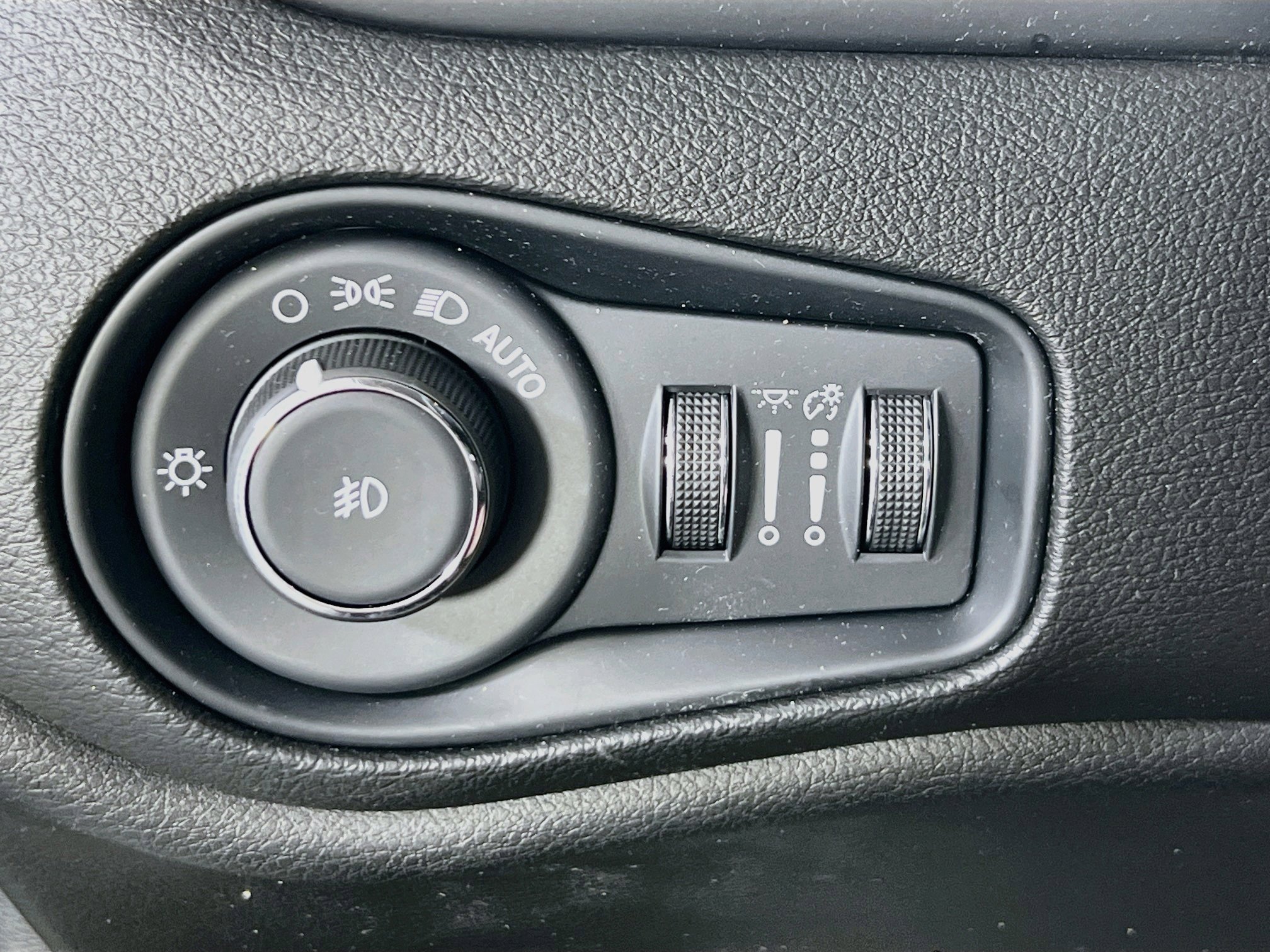 Used 2022 Jeep Renegade Limited AWD/4WD image 10