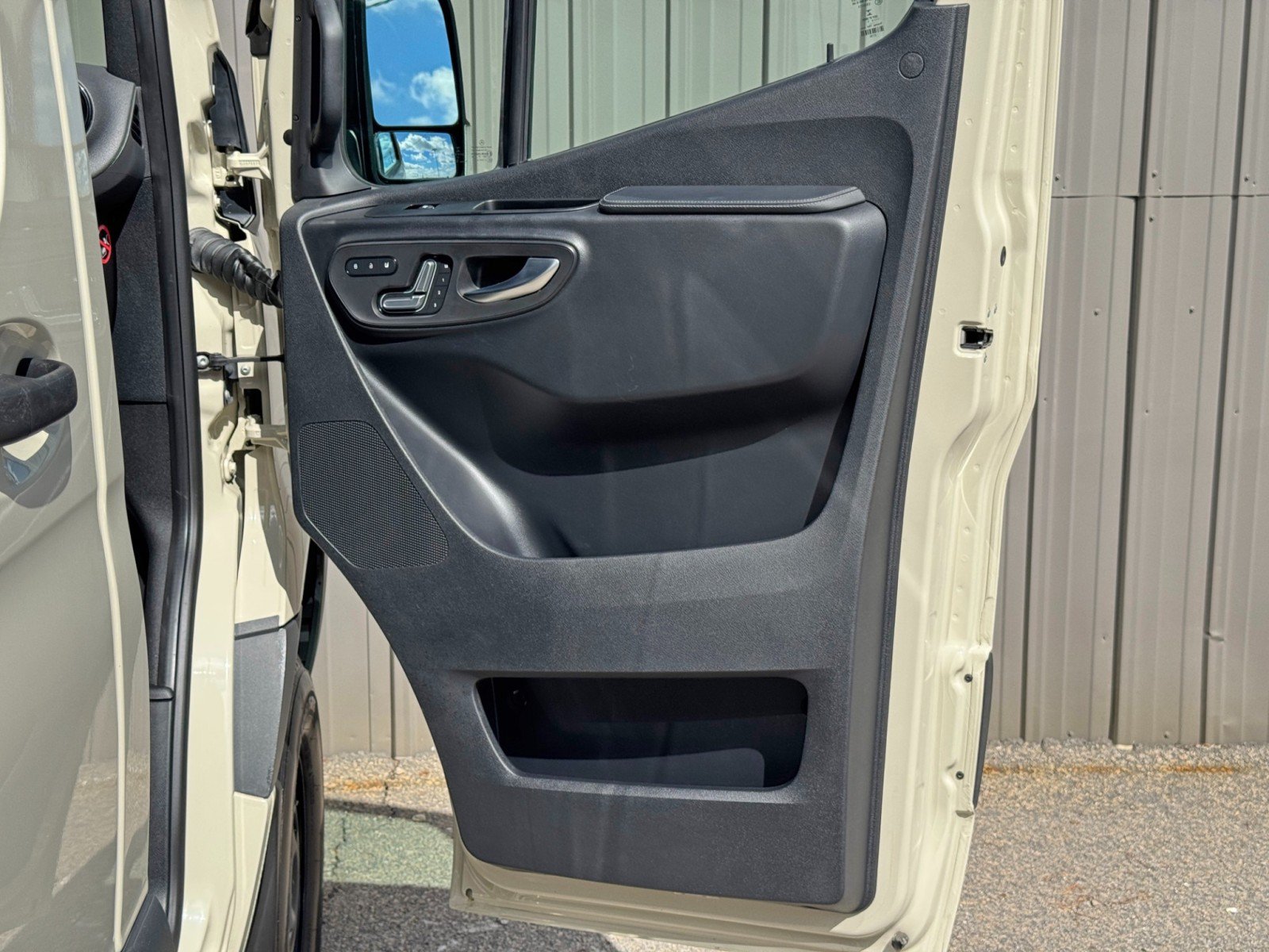 Used 2021 Mercedes-Benz Sprinter 2500 w/ Comfort Plus Package image 37