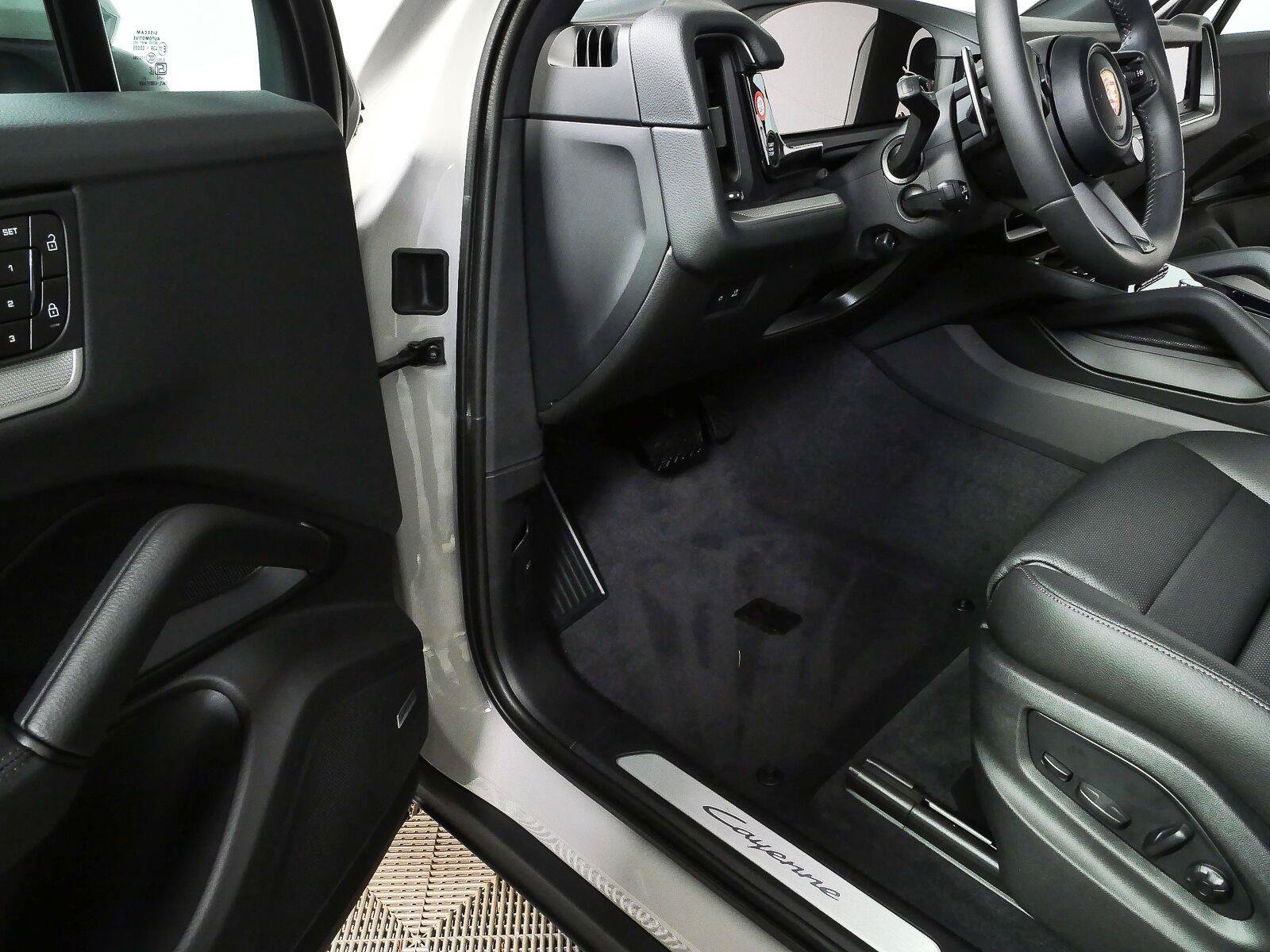 New 2026 Porsche Cayenne AWD/4WD image 8
