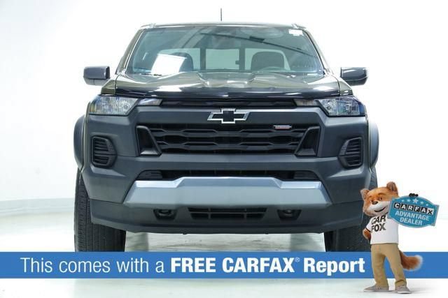 Used 2025 Chevrolet Colorado Trail Boss AWD/4WD image 2