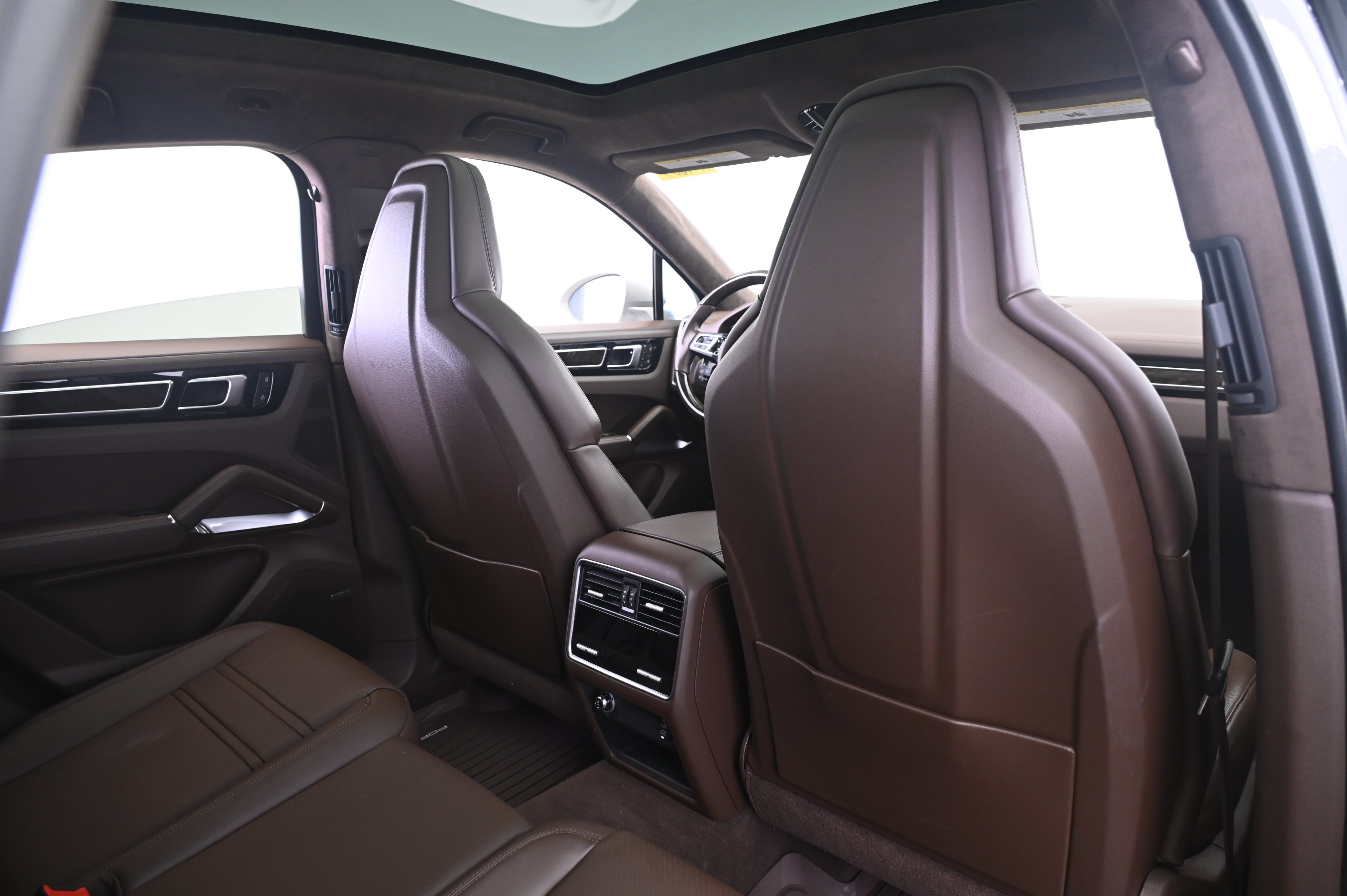 Certified 2023 Porsche Cayenne Turbo AWD/4WD image 17