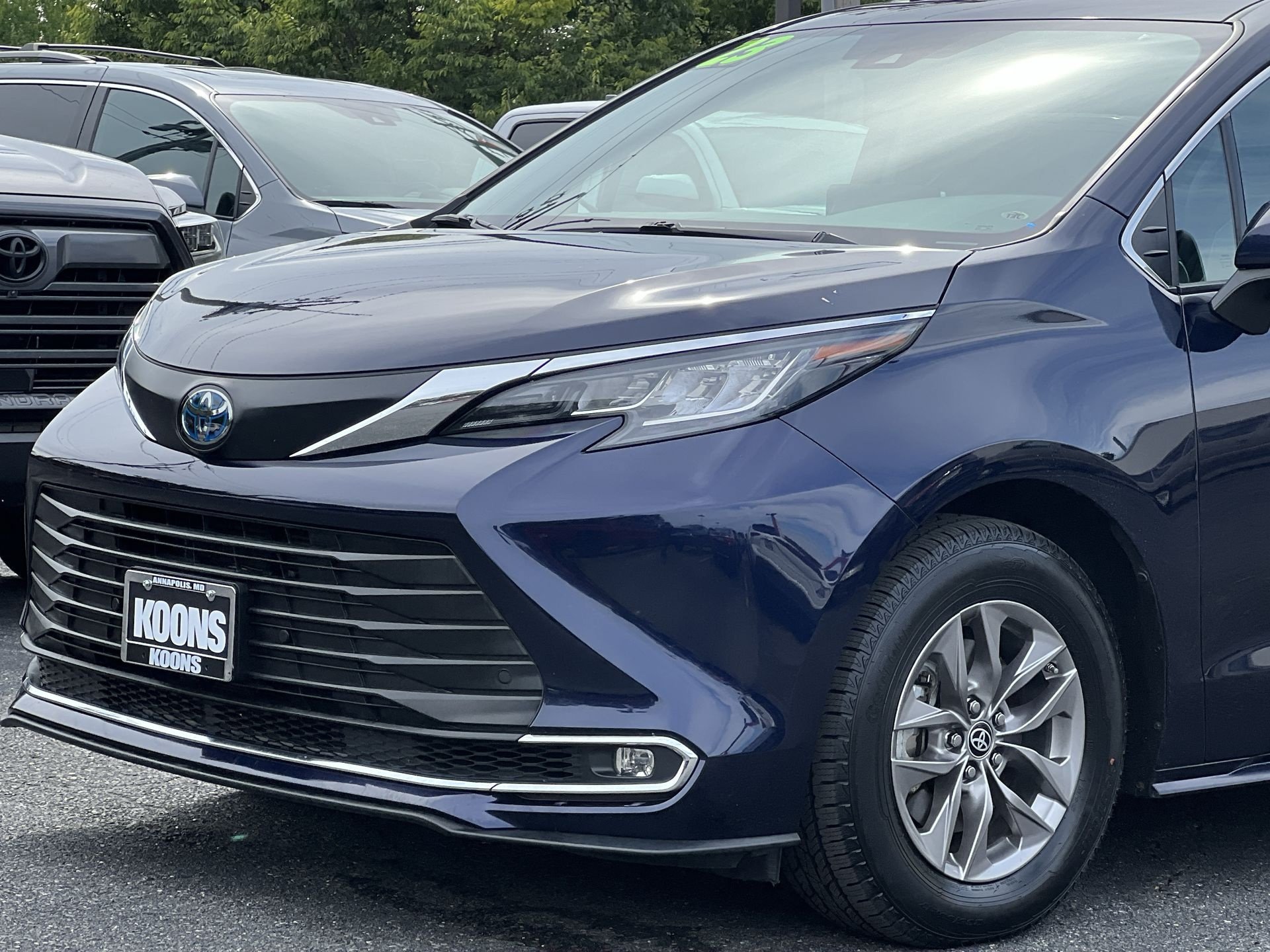 Used 2023 Toyota Sienna XLE FWD image 29