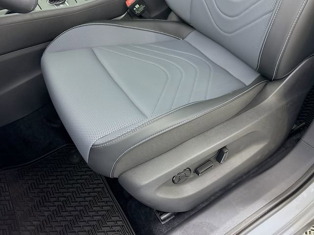 New 2025 Volkswagen Tiguan SE image 19