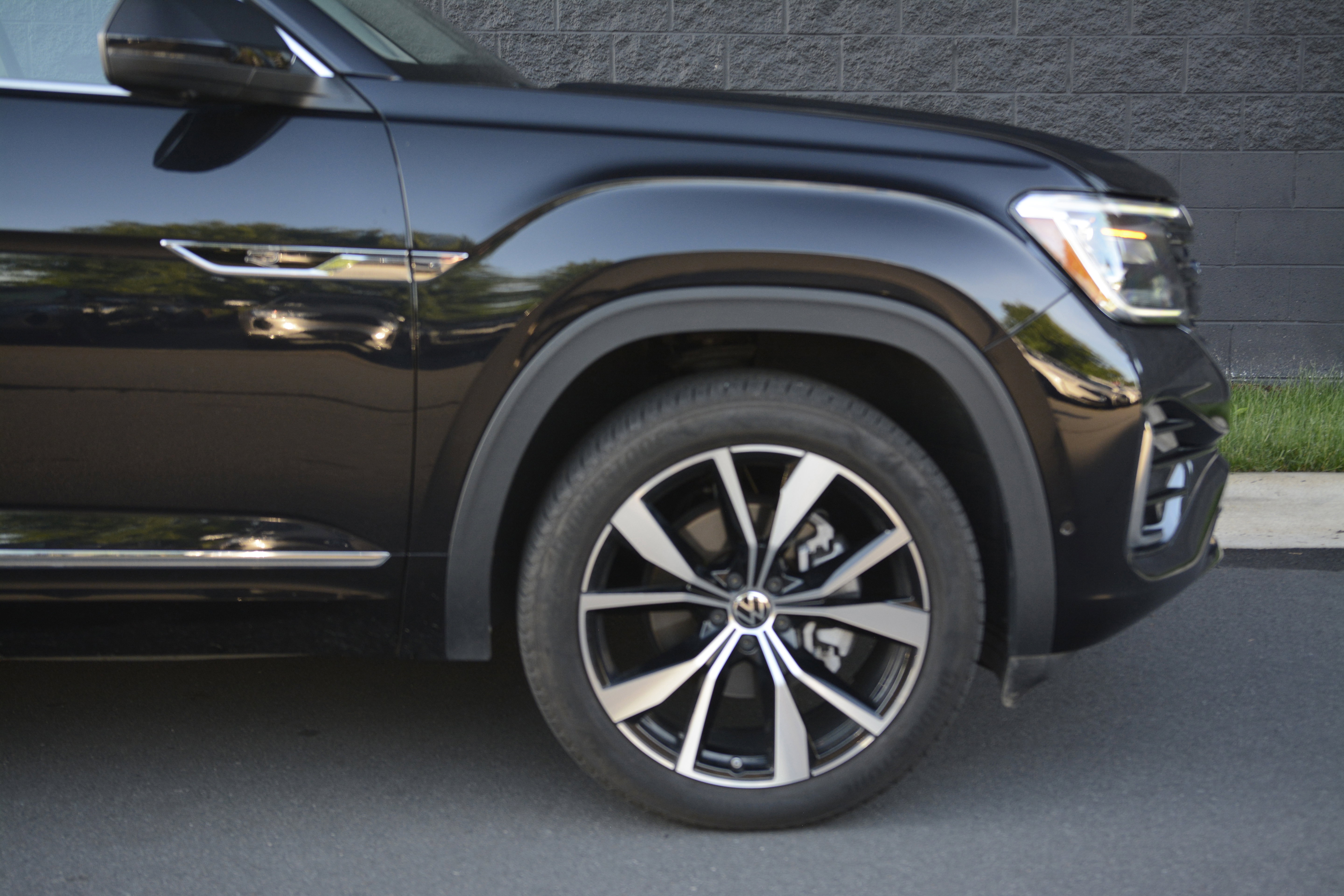 Used 2024 Volkswagen Atlas SEL Premium R-Line AWD/4WD image 11