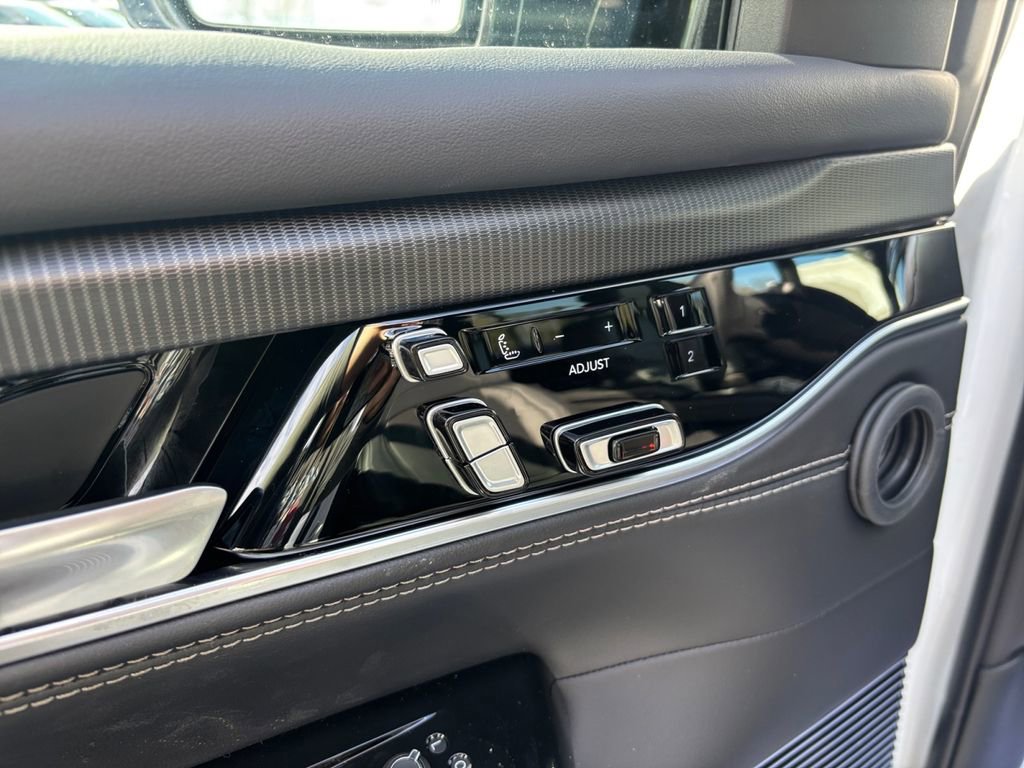 New 2026 Jeep Grand Wagoneer Summit w/ Premium Group III image 13