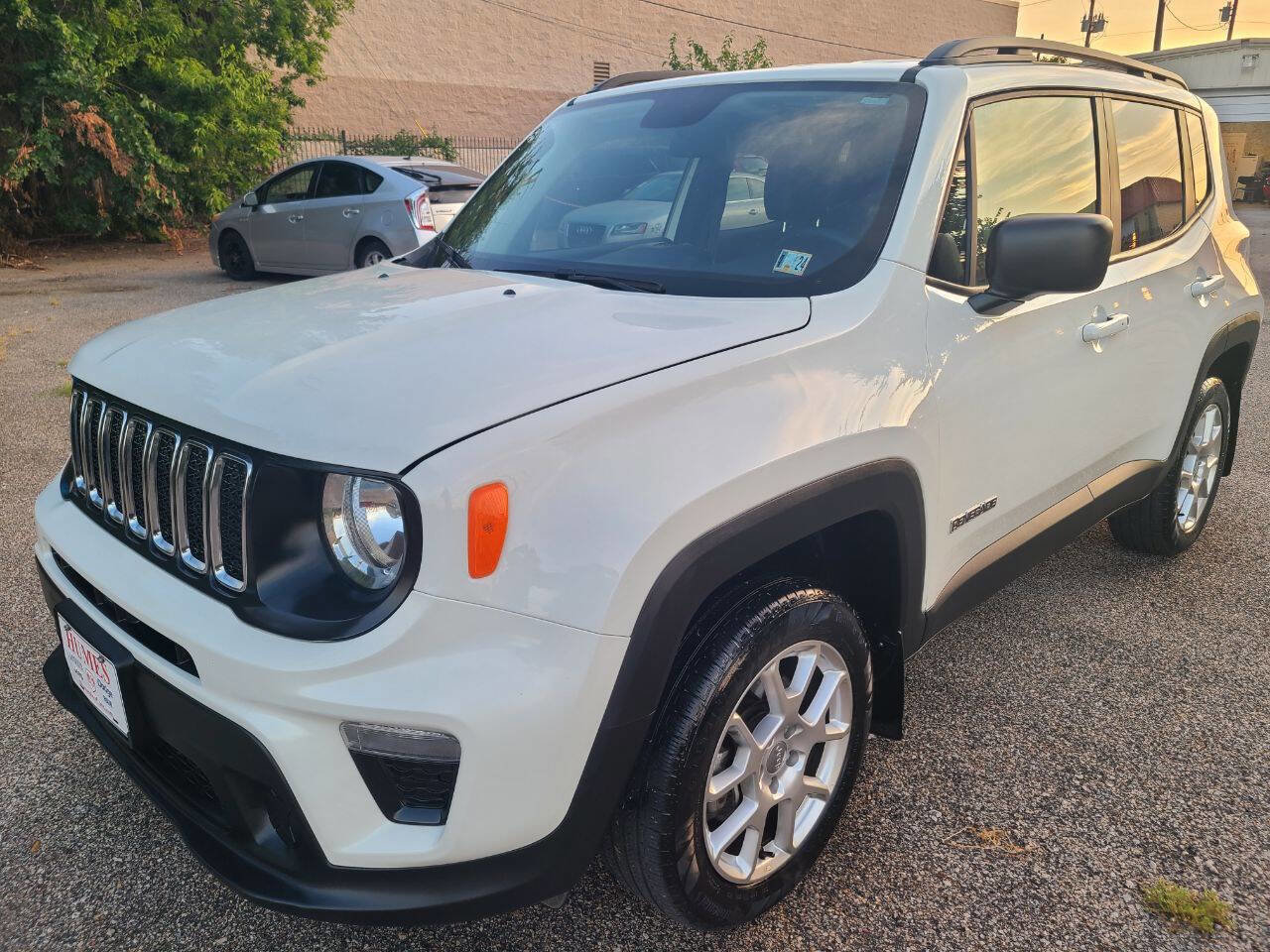 Used 2019 Jeep Renegade Sport w/ Sport Appearance Group AWD/4WD image 4