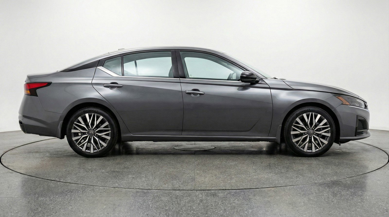 Used 2025 Nissan Altima 2.5 SV FWD image 11