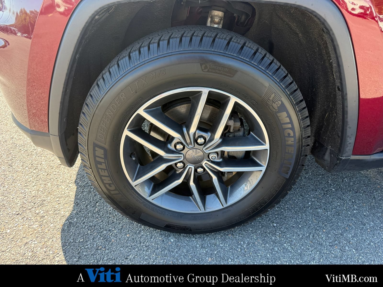 Used 2019 Jeep Grand Cherokee Limited AWD/4WD image 12