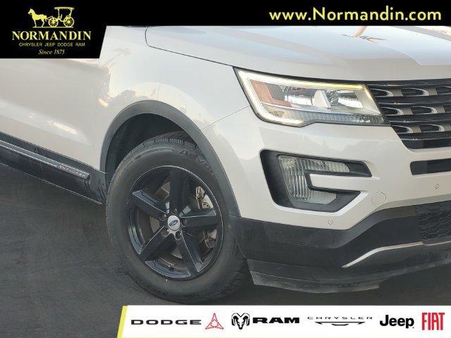 Used 2017 Ford Explorer XLT w/ Equipment Group 202A AWD/4WD image 5