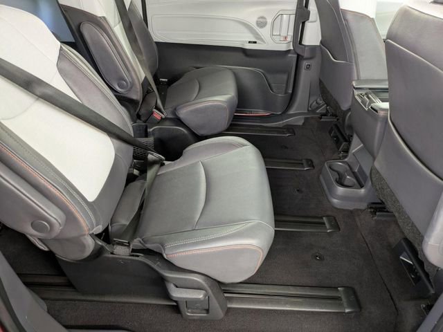 Used 2023 Toyota Sienna XSE FWD image 31