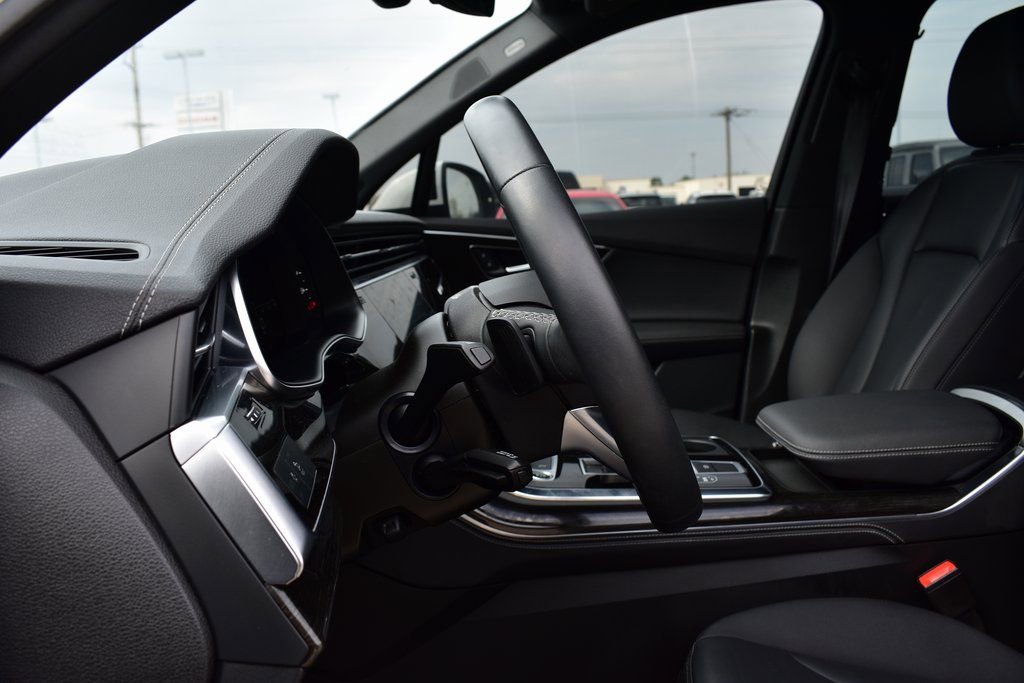 Used 2025 Audi Q7 3.0T Premium Plus image 45