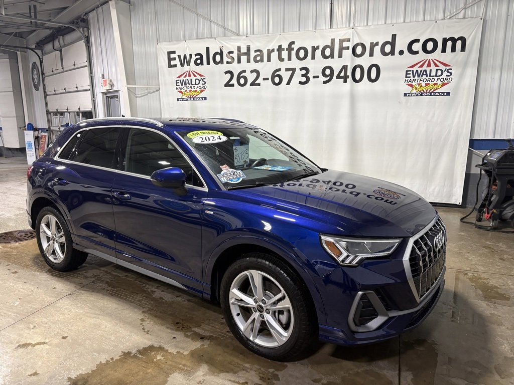 Used 2024 Audi Q3 2.0T Premium Plus w/ Premium Plus Package image 2