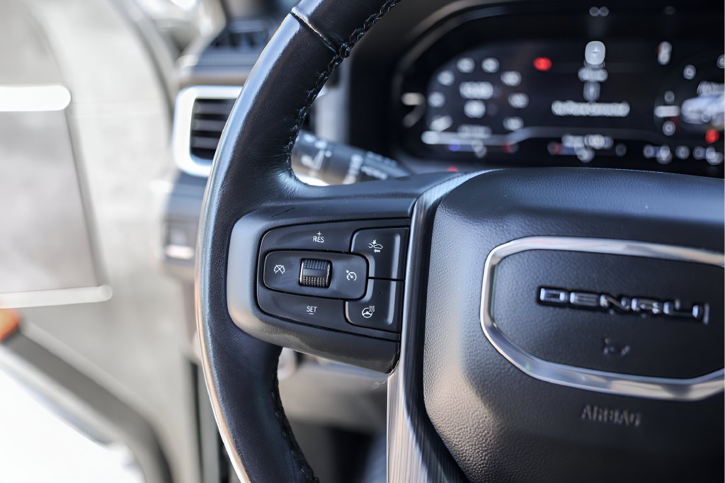 Used 2023 GMC Yukon Denali Ultimate AWD/4WD image 17