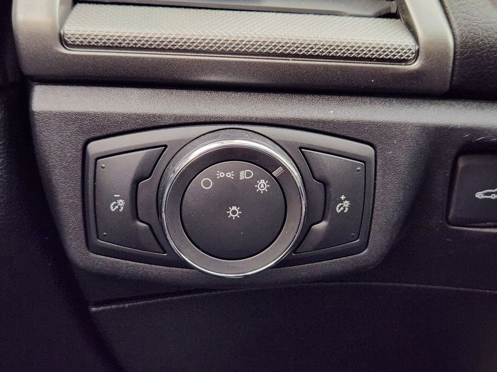 Used 2017 Ford Fusion SE FWD image 27