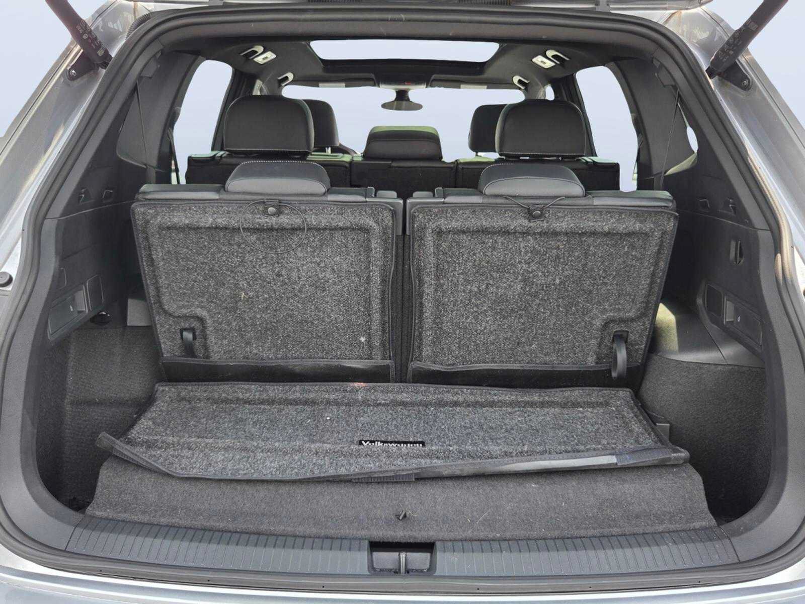 Used 2024 Volkswagen Tiguan SE R-Line FWD image 20