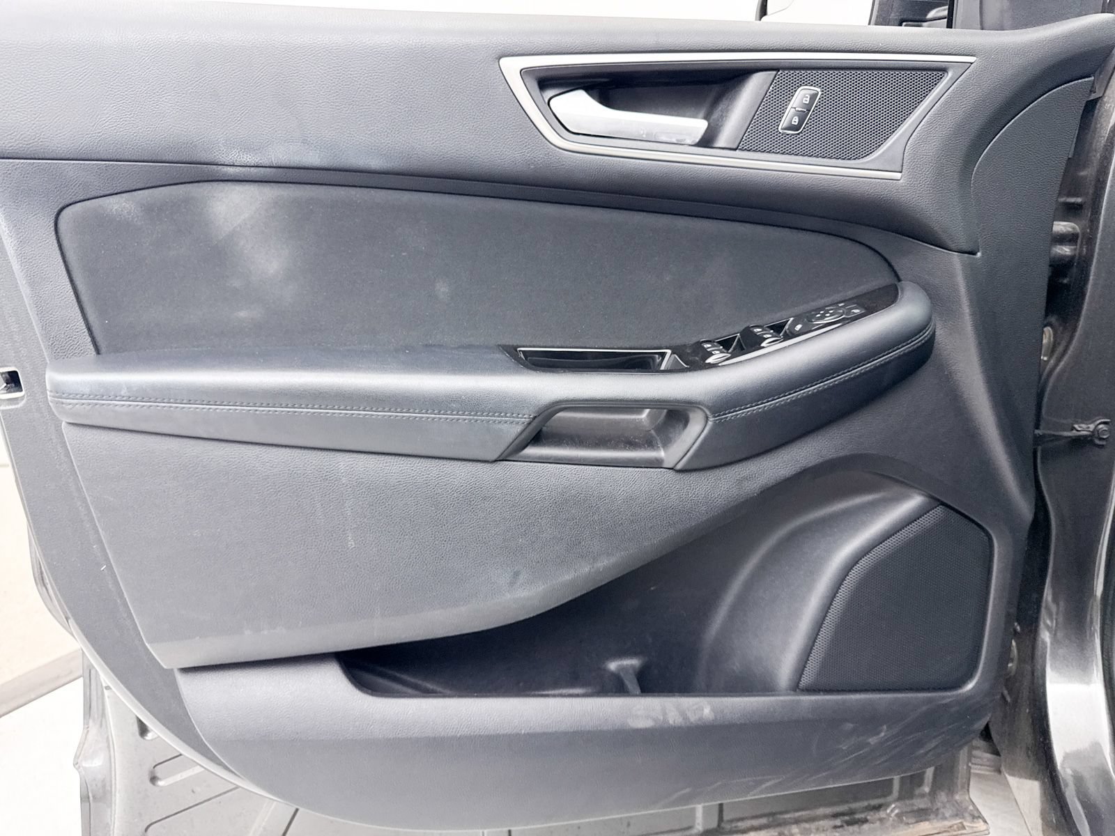 Used 2018 Ford Edge SEL AWD/4WD image 20