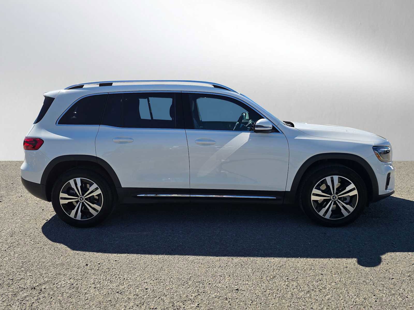 Used 2026 Mercedes-Benz GLB 250 image 2