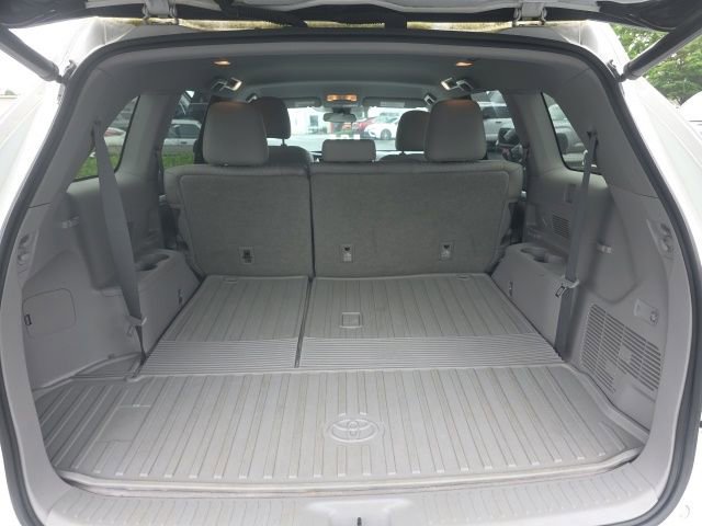 Used 2019 Toyota Highlander Plus AWD/4WD image 16