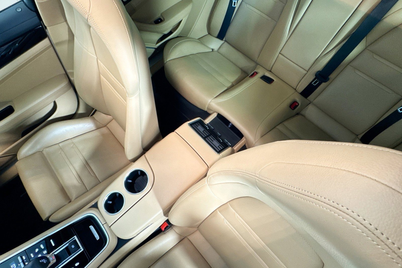 Used 2023 Porsche Panamera 4 w/ Premium Package image 20