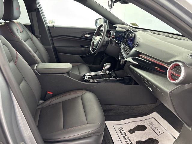 Used 2024 Chevrolet Trax RS w/ Driver Confidence Package FWD image 30