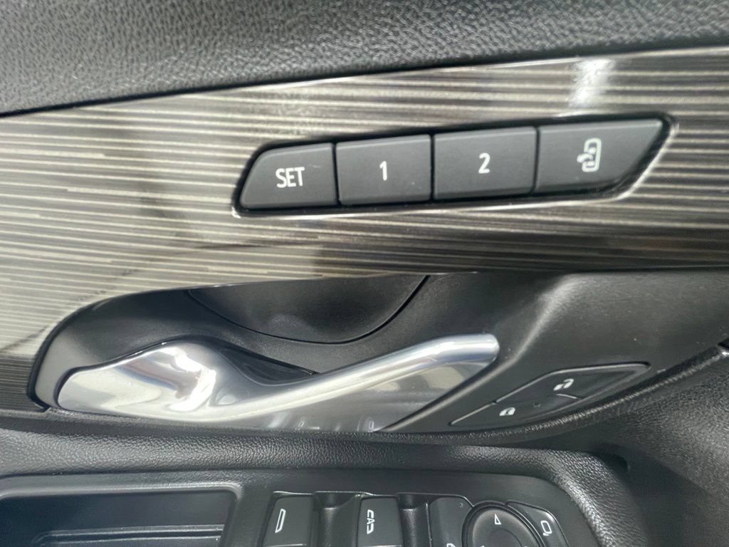 Used 2024 GMC Terrain SLT AWD/4WD image 15