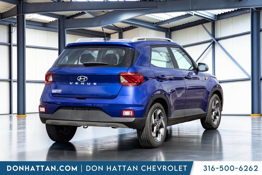 Used 2025 Hyundai Venue SEL FWD image 25
