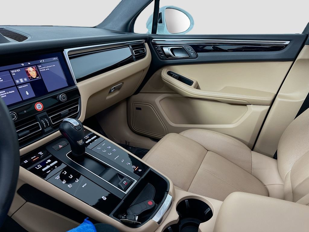 Certified 2024 Porsche Macan AWD/4WD image 26