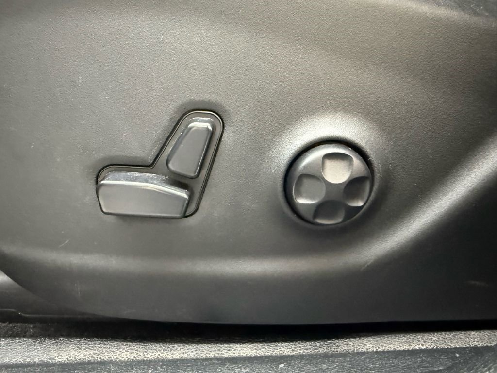 Used 2020 Jeep Cherokee Latitude Plus image 10