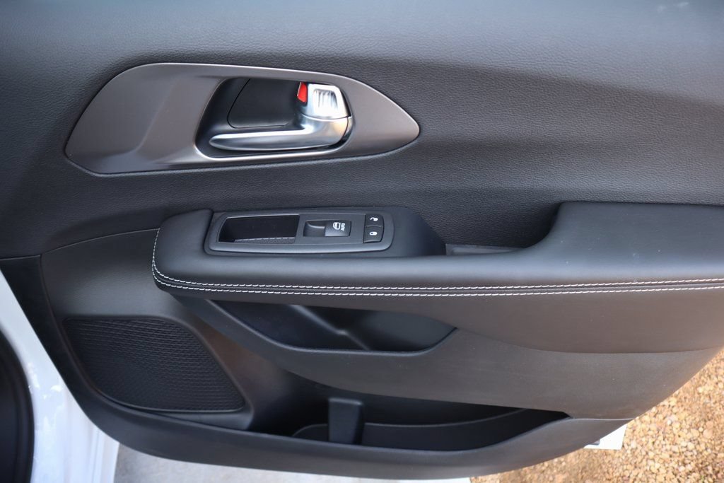 New 2026 Chrysler Pacifica Select FWD image 16