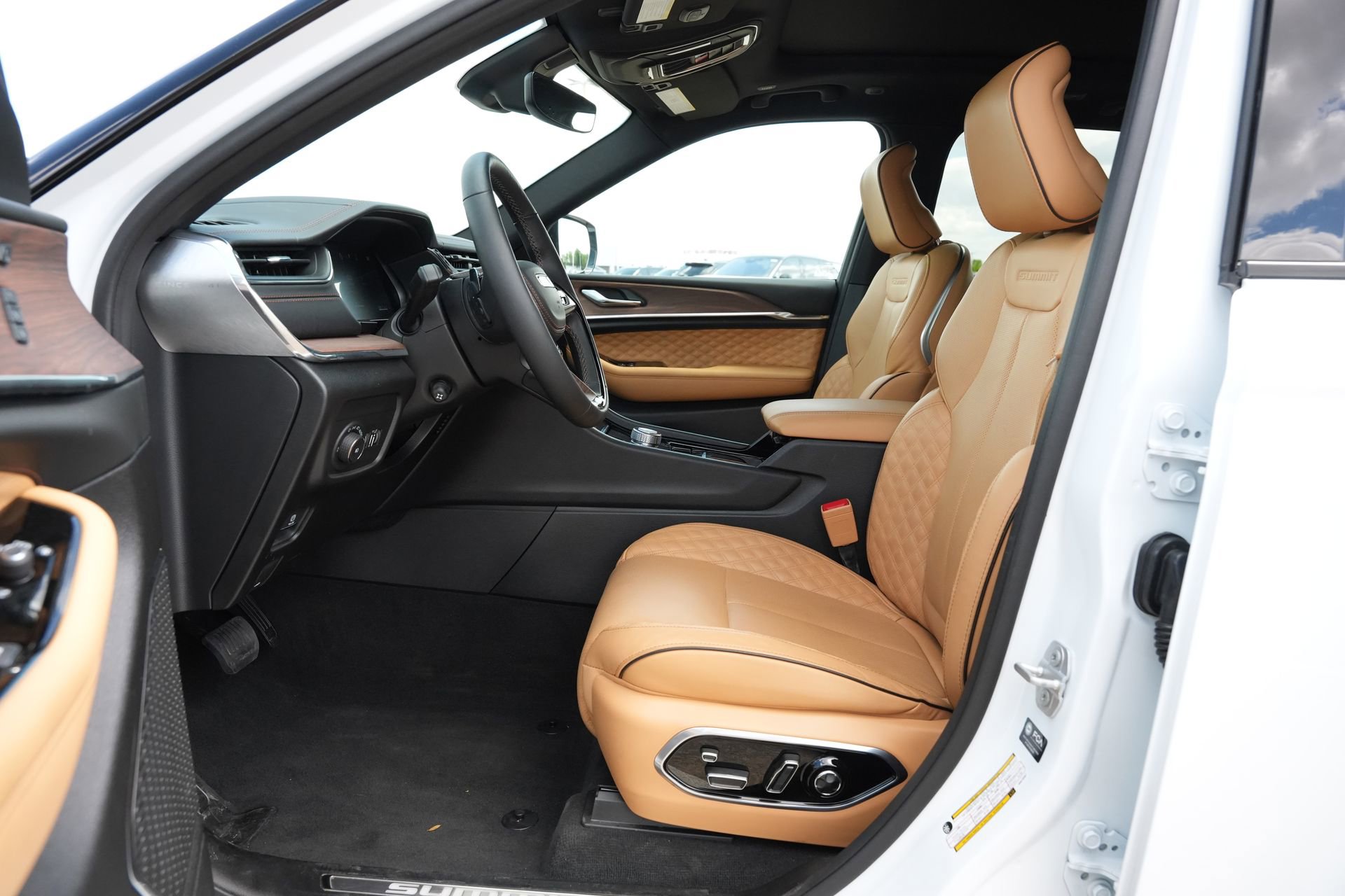 Used 2025 Jeep Grand Cherokee Summit image 18