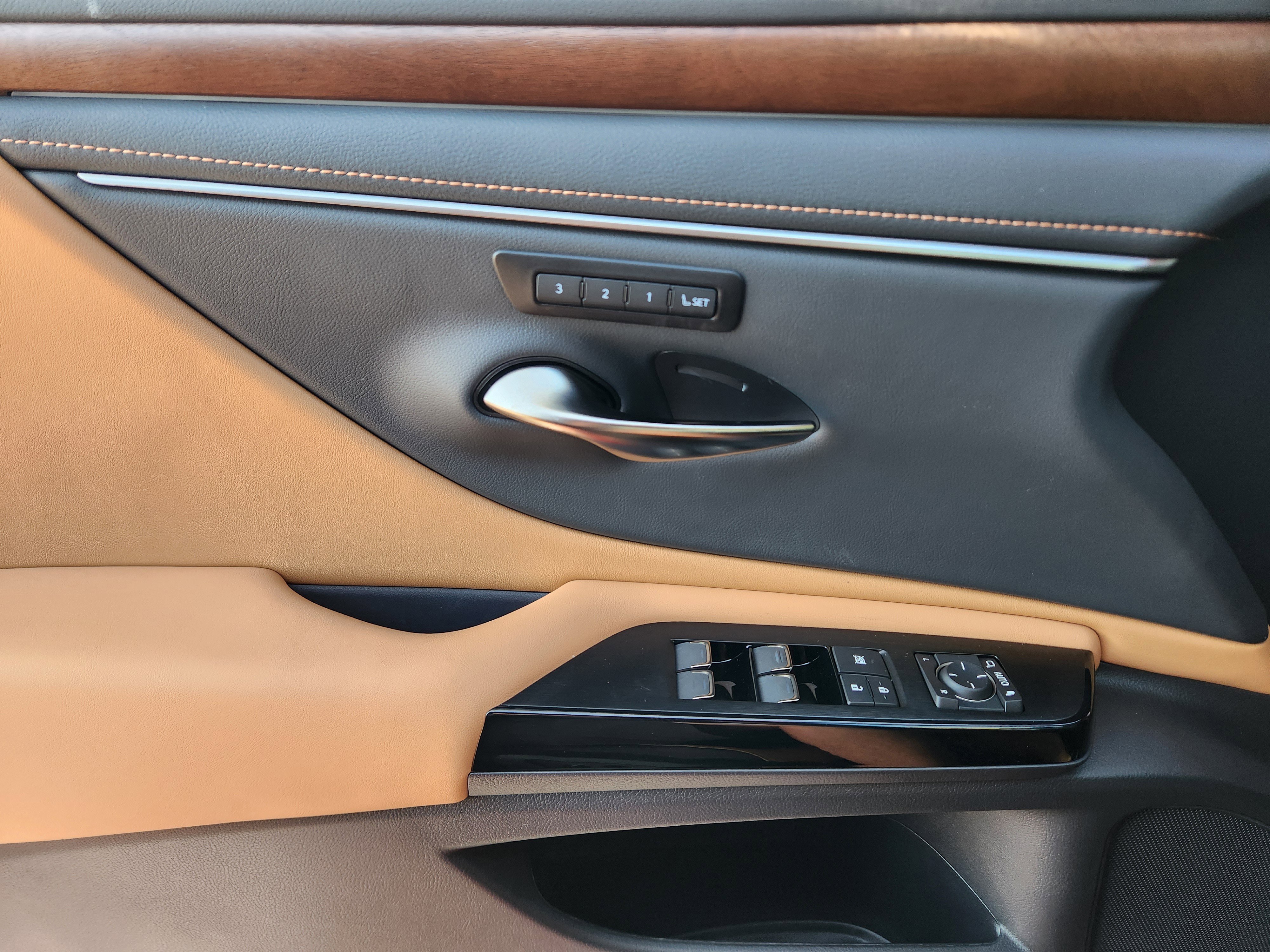 New 2025 Lexus ES 350 w/ Premium Package image 18