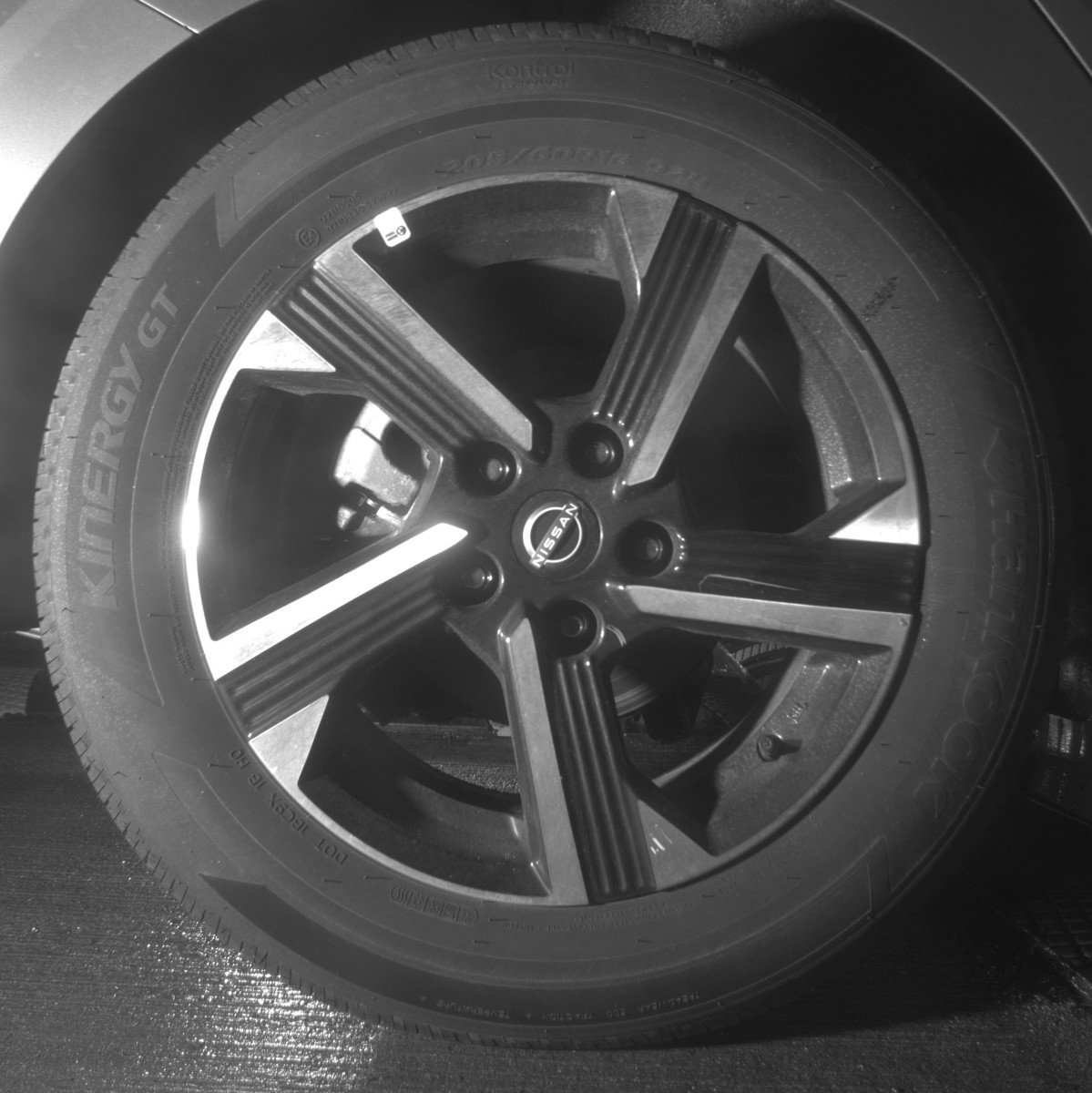 Used 2025 Nissan Sentra SV FWD image 15