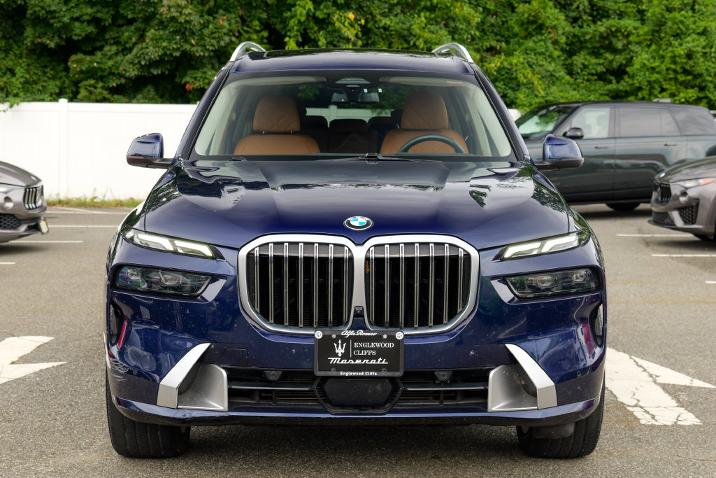 Used 2024 BMW X7 xDrive40i w/ Premium Package AWD/4WD image 2