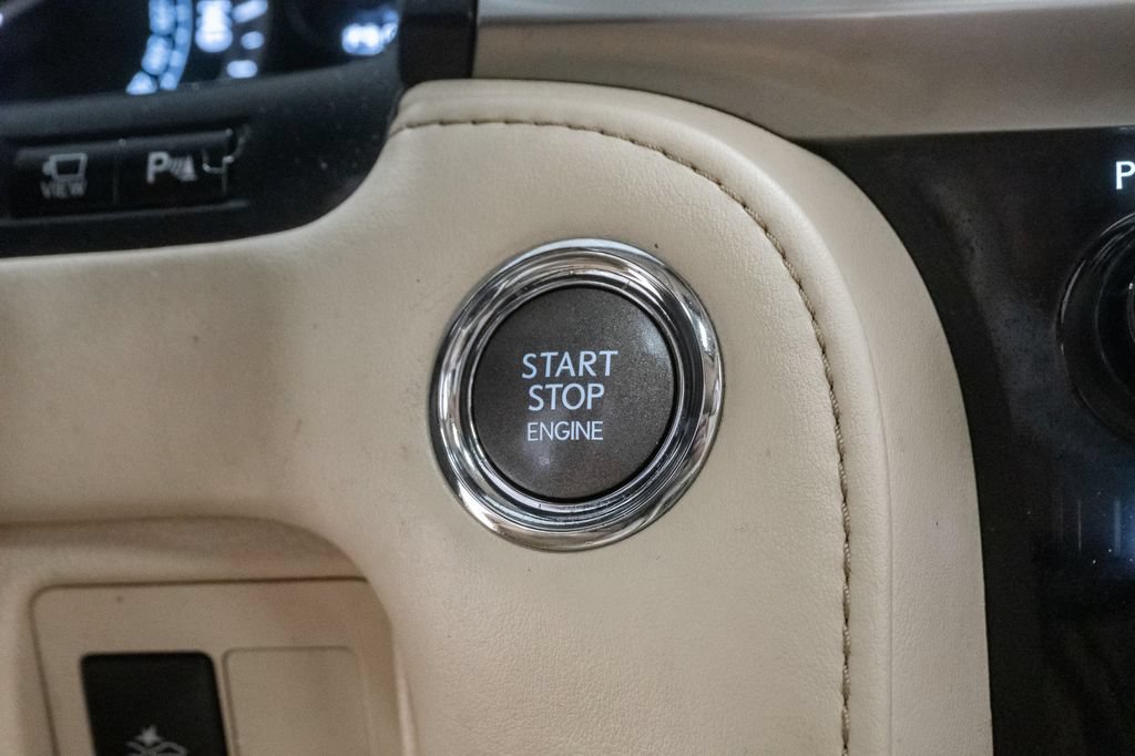 Used 2017 Lexus LX 570 4WD w/ Luxury Package image 16