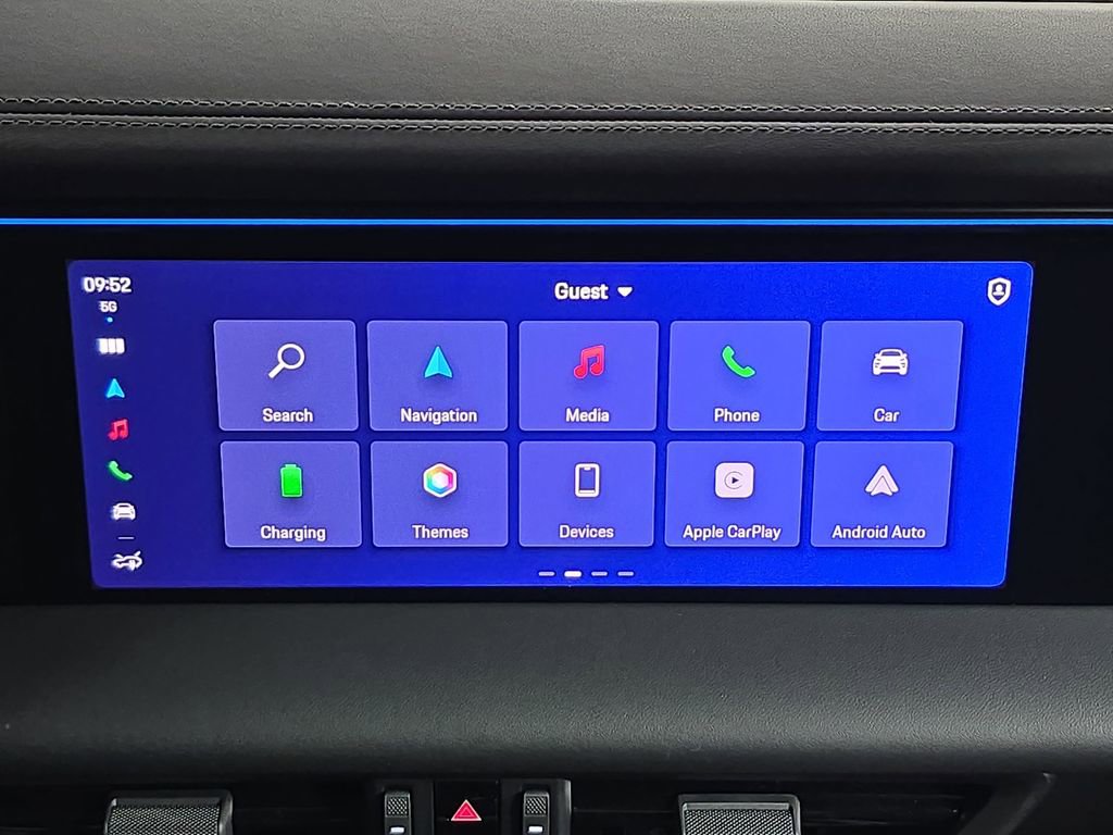 Certified 2025 Porsche Macan Turbo Electric AWD/4WD image 17