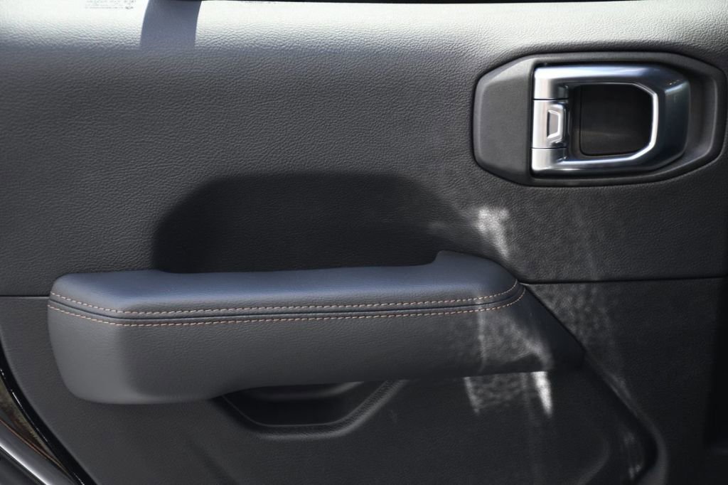 Used 2023 Jeep Wrangler Unlimited Rubicon 392 image 21