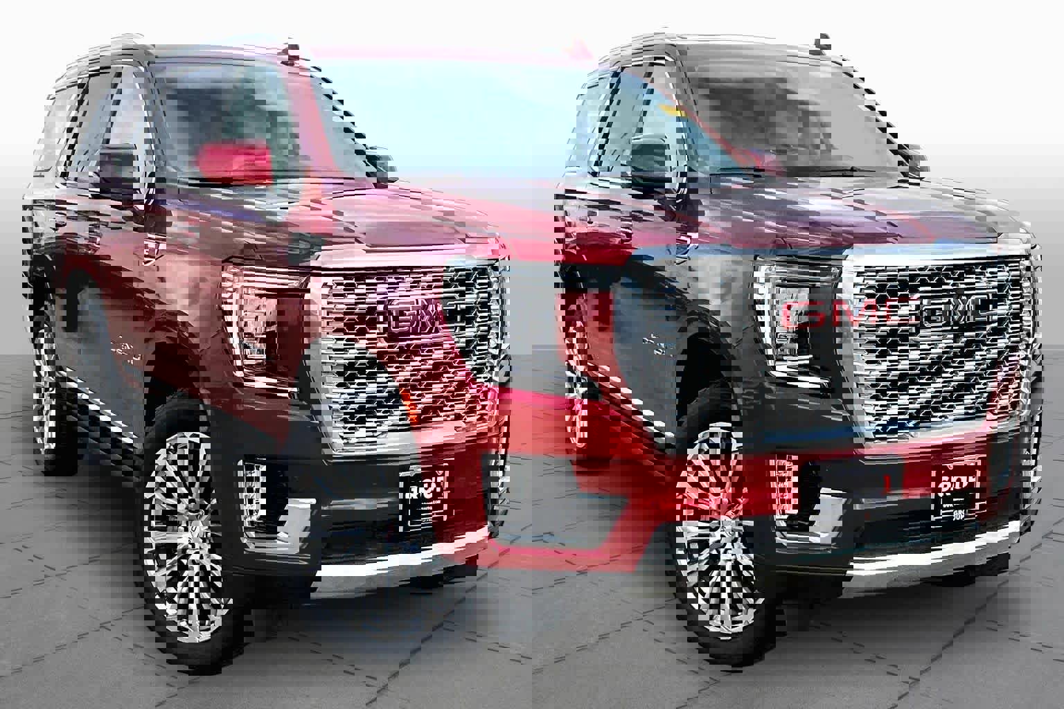 Used 2022 GMC Yukon Denali w/ Denali Premium Package image 3