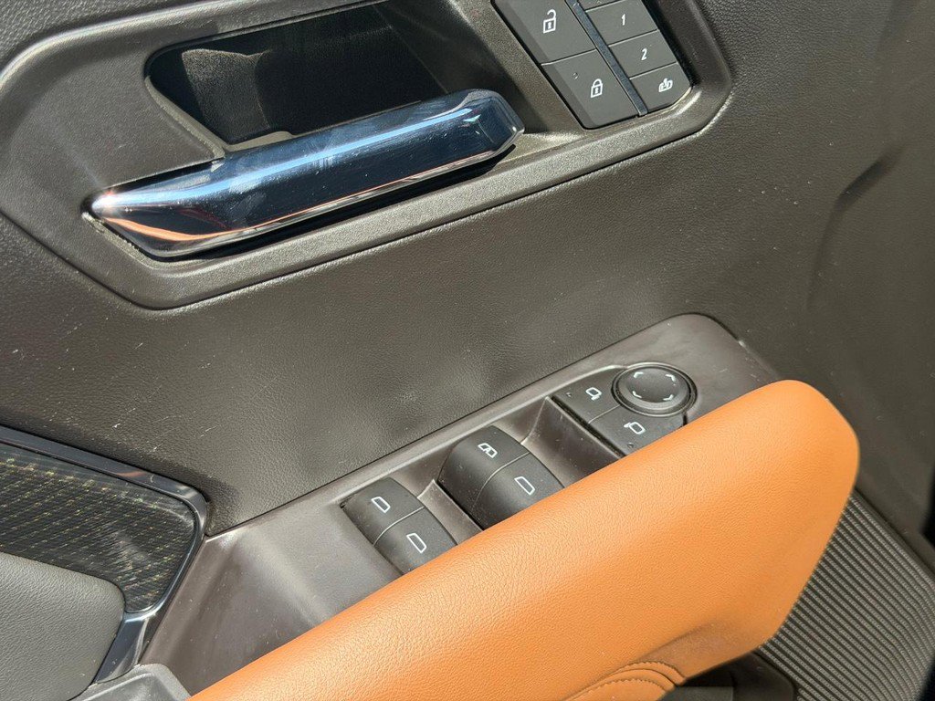 Used 2023 GMC Canyon AT4 w/ AT4 Premium Package AWD/4WD image 15