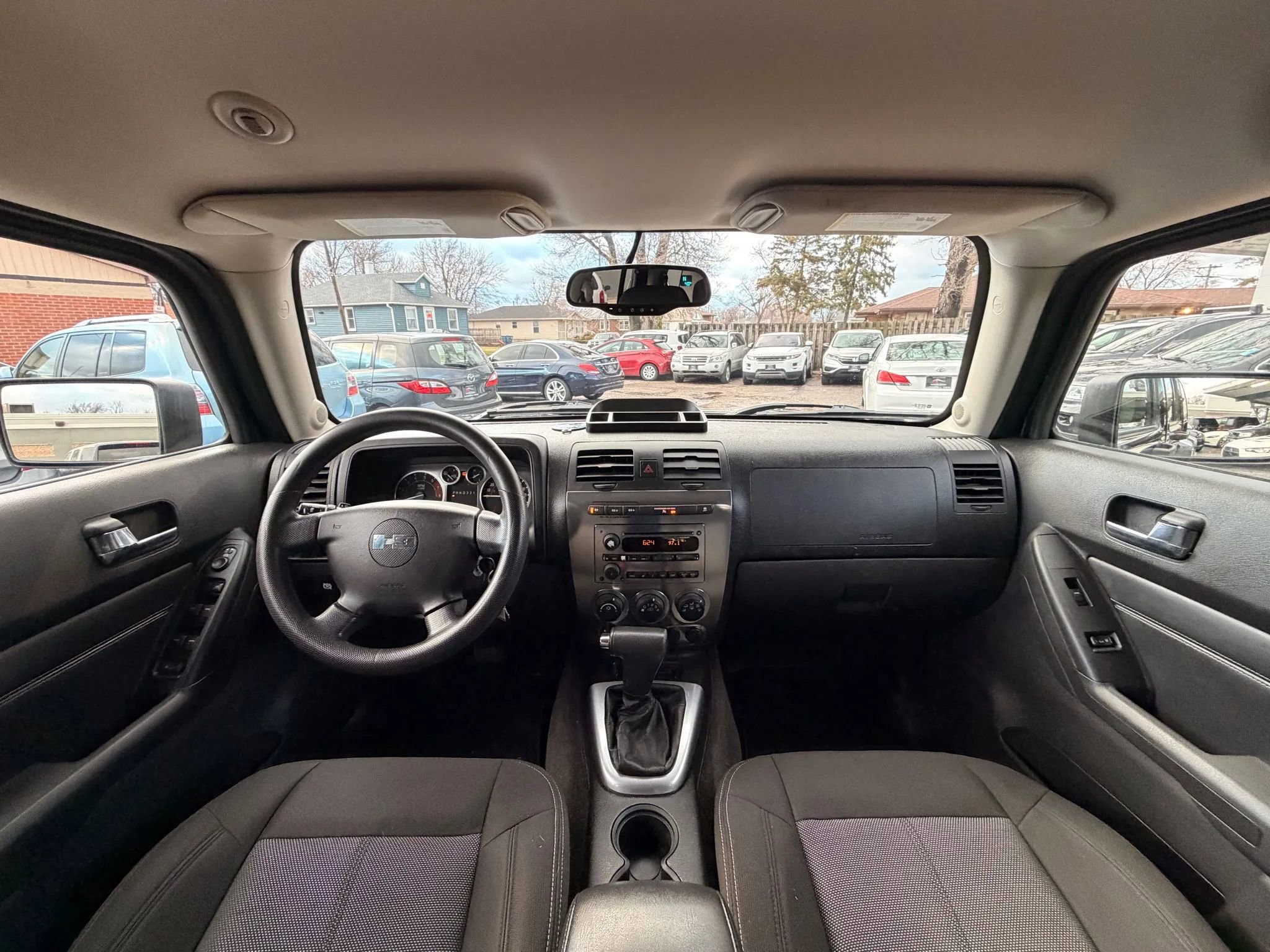 Used 2010 HUMMER H3 image 2