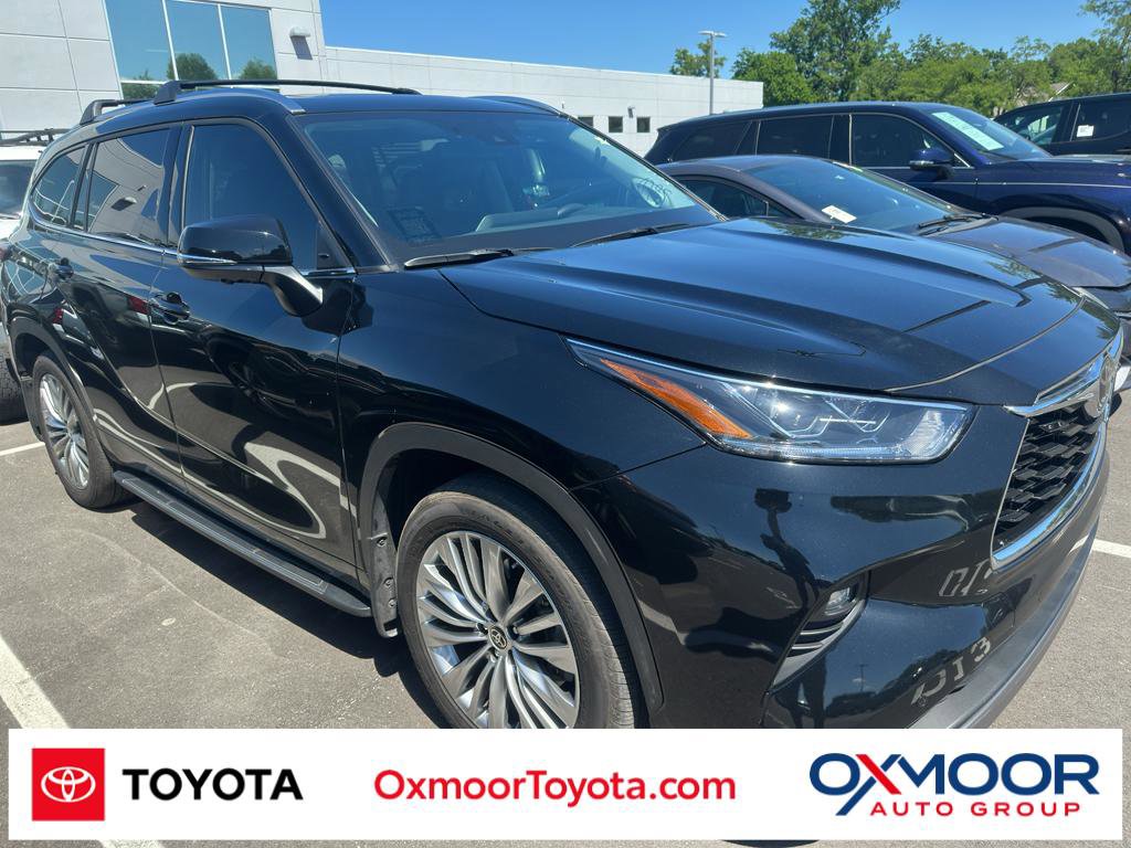 Certified 2024 Toyota Highlander Platinum AWD/4WD image 1