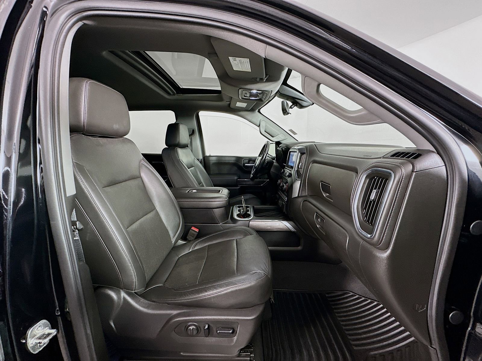 Used 2019 Chevrolet Silverado 1500 LTZ image 31