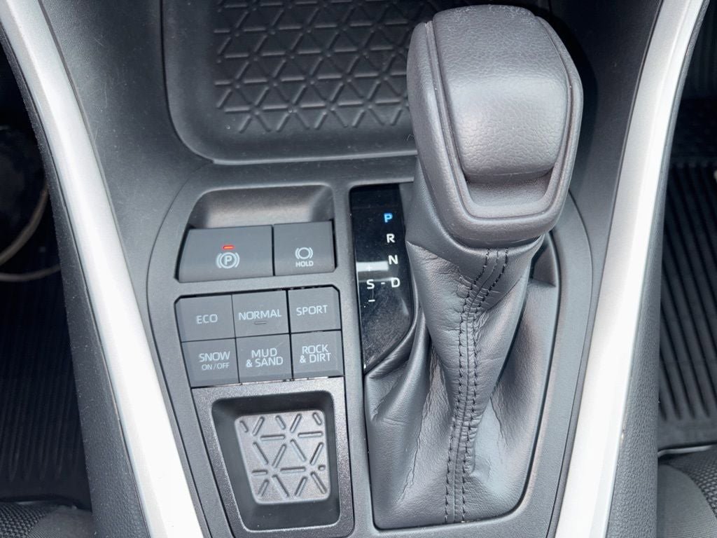 Used 2023 Toyota RAV4 LE image 22