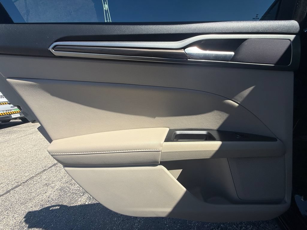 Used 2019 Ford Fusion SEL FWD image 21