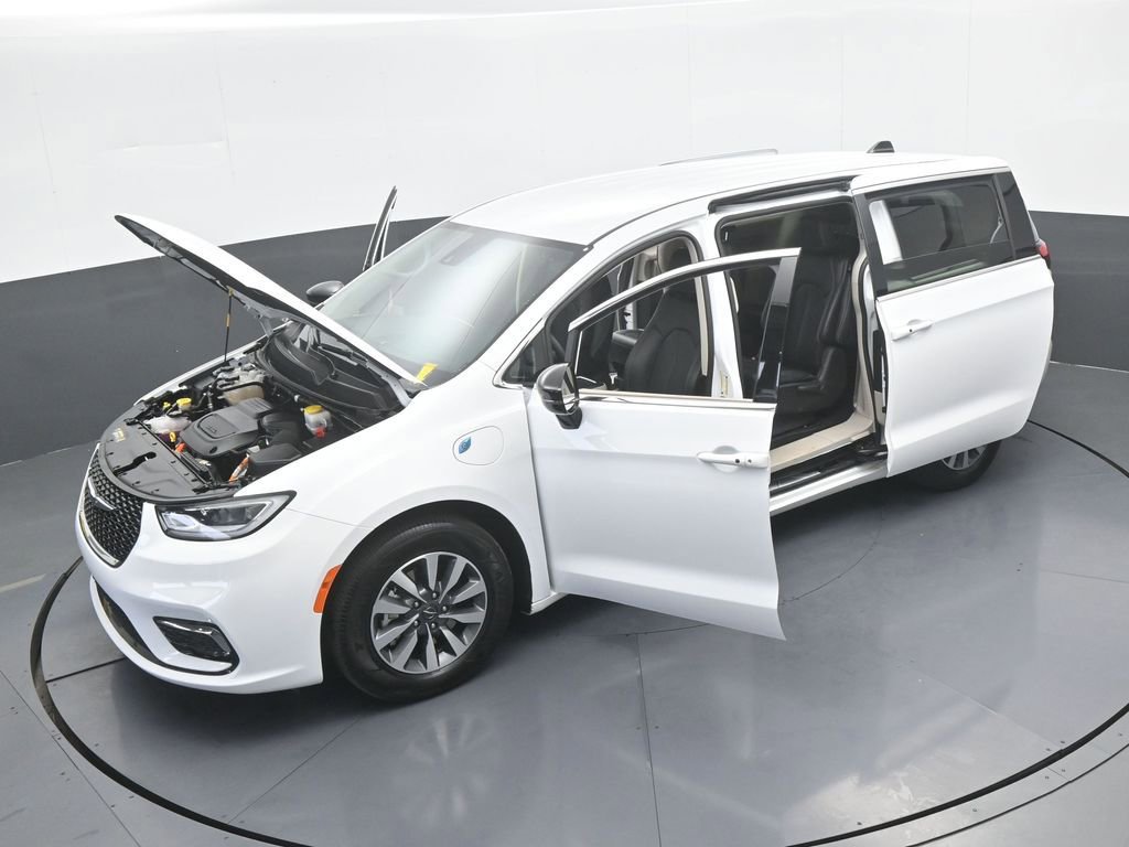 Used 2024 Chrysler Pacifica Select image 60