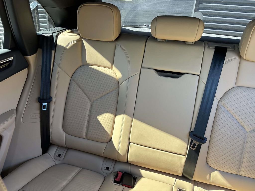 New 2026 Porsche Macan image 39