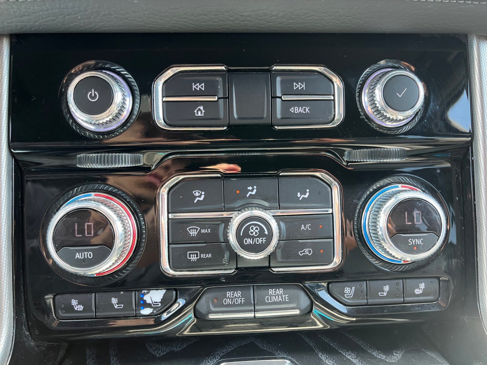Used 2022 GMC Yukon XL Denali AWD/4WD image 15