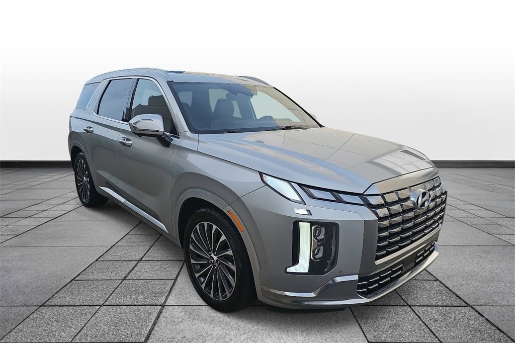 Used 2024 Hyundai Palisade Calligraphy image 3