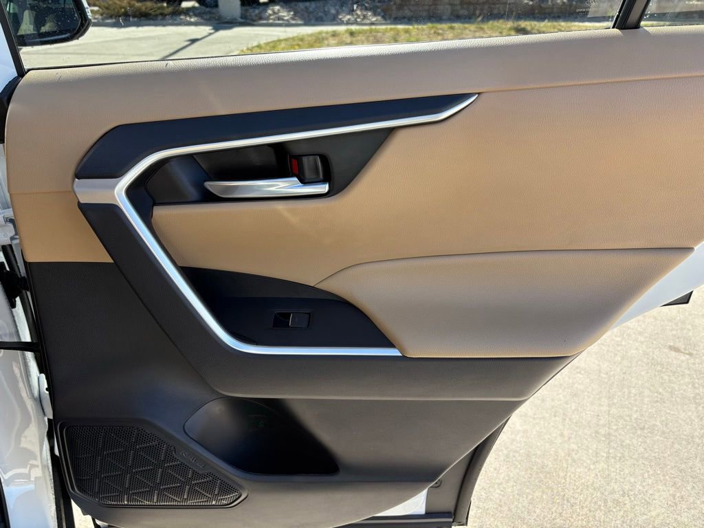 Used 2025 Toyota RAV4 XLE w/ Convenience Package image 28